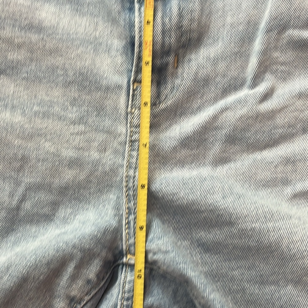 BNWOT light stone wash mid rise Levi’s shorts - Picture 11 of 16